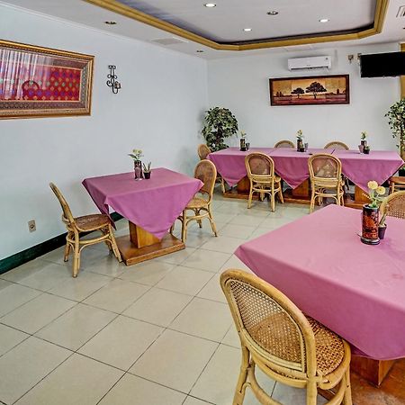 Super Oyo 91805 Hotel Wisma Bari Palembang Buitenkant foto