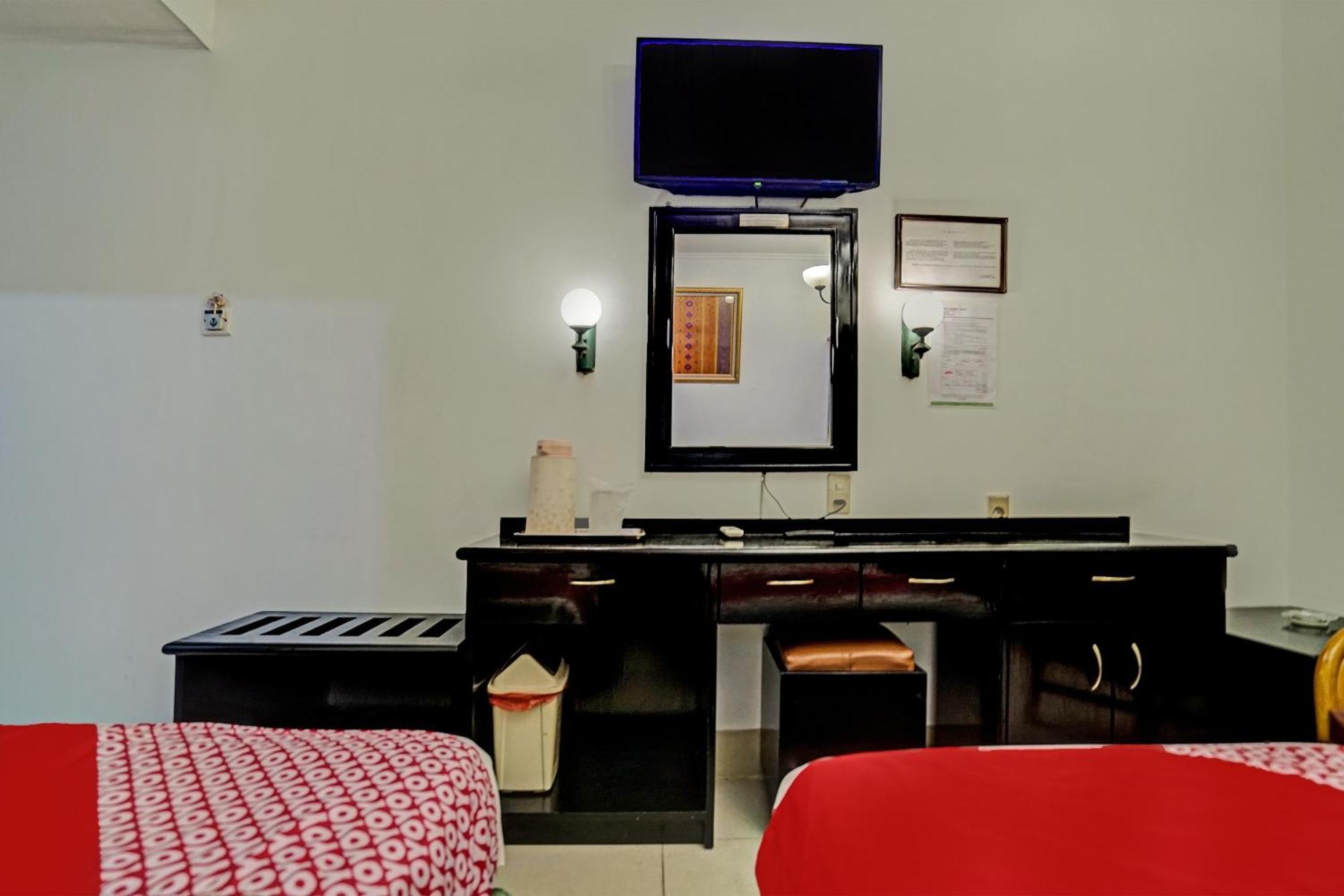 Super Oyo 91805 Hotel Wisma Bari Palembang Buitenkant foto