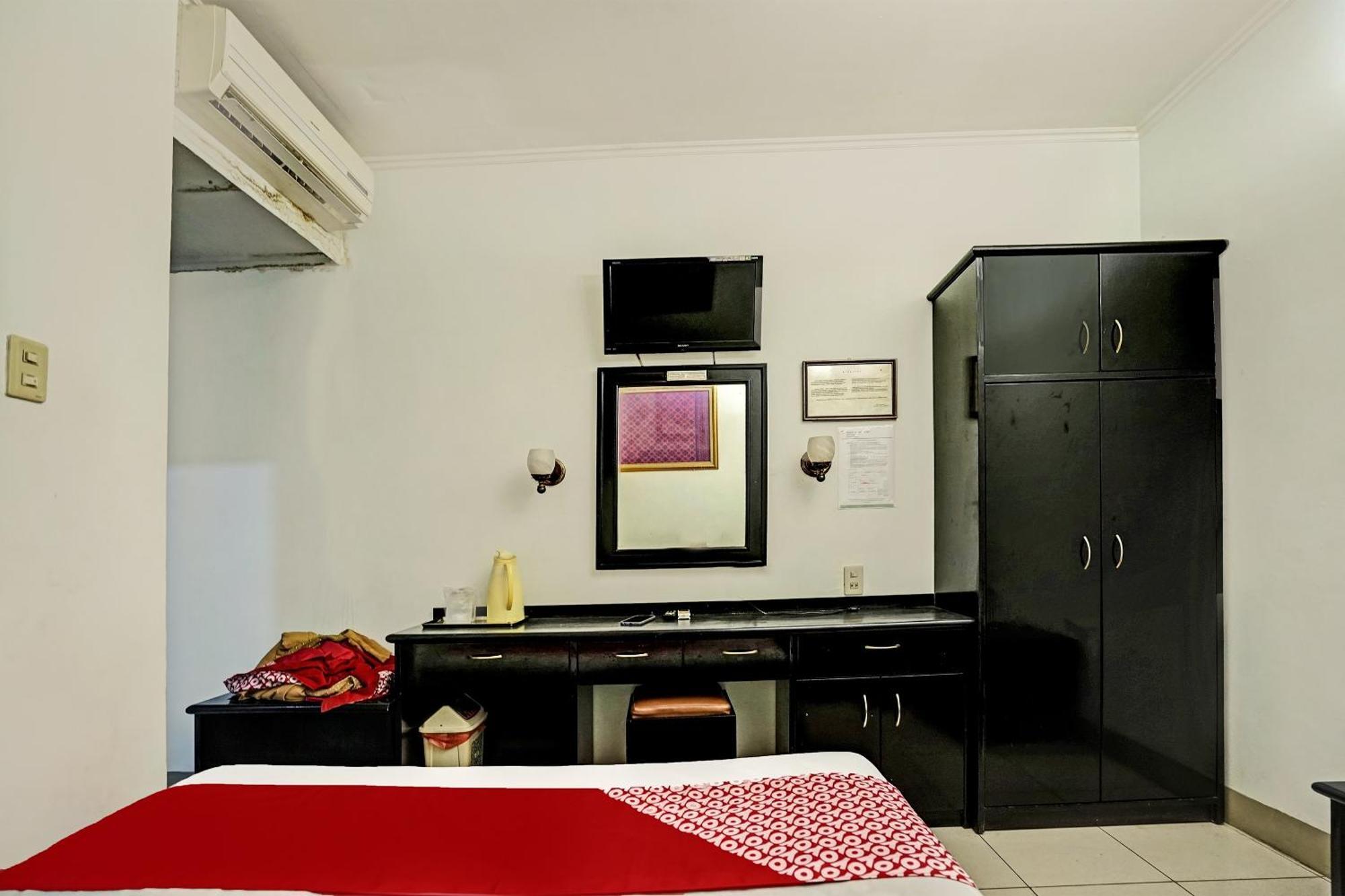 Super Oyo 91805 Hotel Wisma Bari Palembang Buitenkant foto