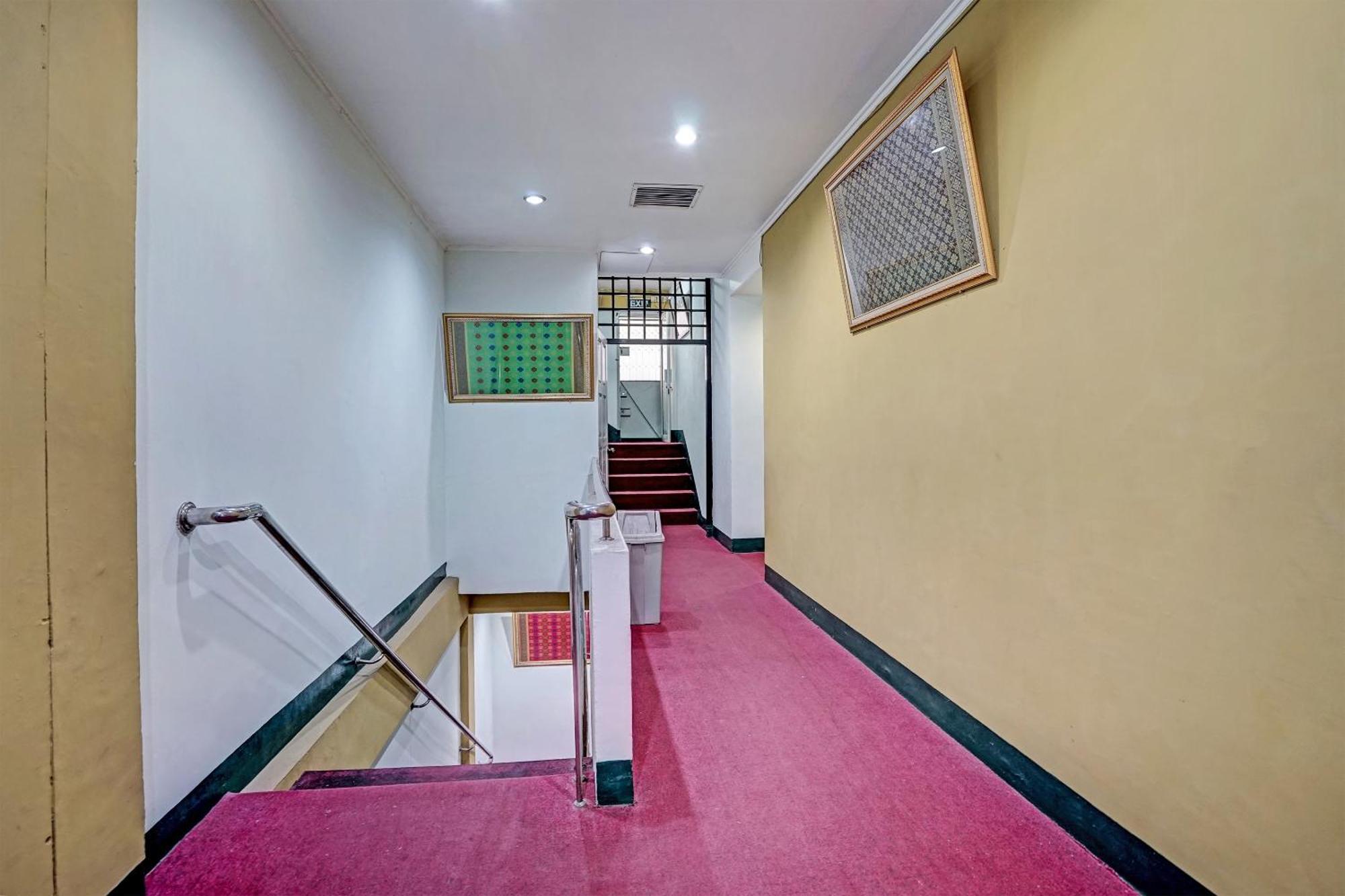 Super Oyo 91805 Hotel Wisma Bari Palembang Buitenkant foto