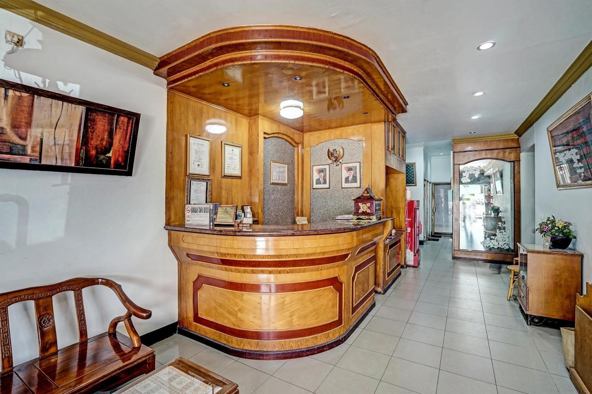Super Oyo 91805 Hotel Wisma Bari Palembang Buitenkant foto